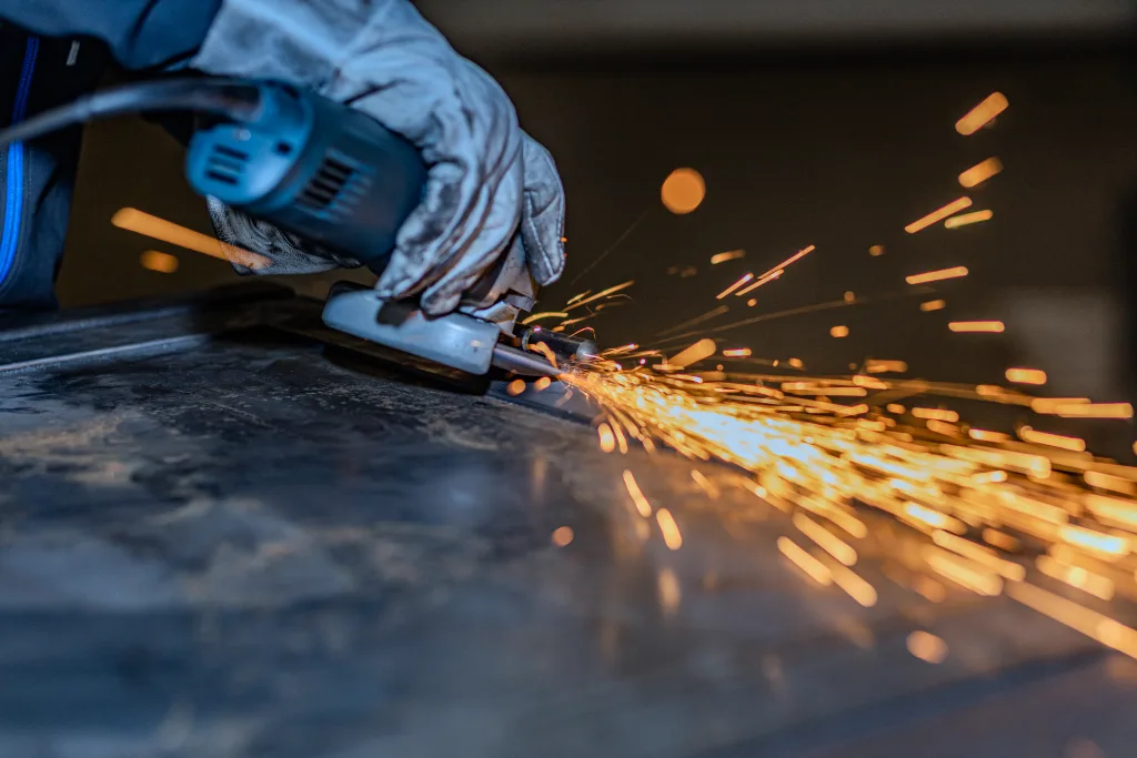 Metallarbeiten-Flex-Klein Metallarbeiten mit Flex - Funken - Metalltechnik Klein